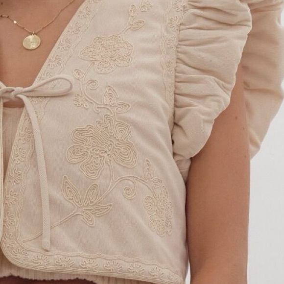 Cream Embroidered Puff Sleeve Vest - Picture 3 of 4